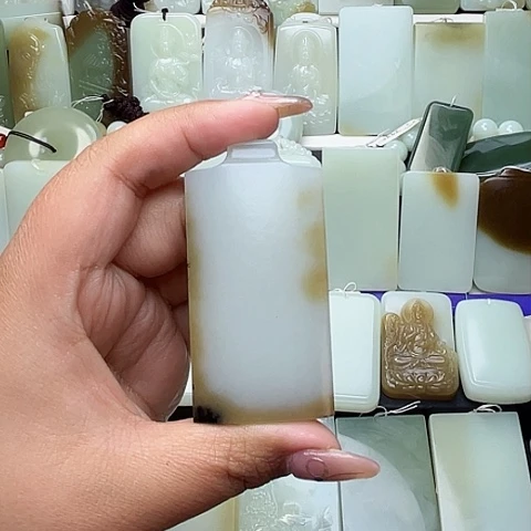 颈饰未镶嵌和田玉