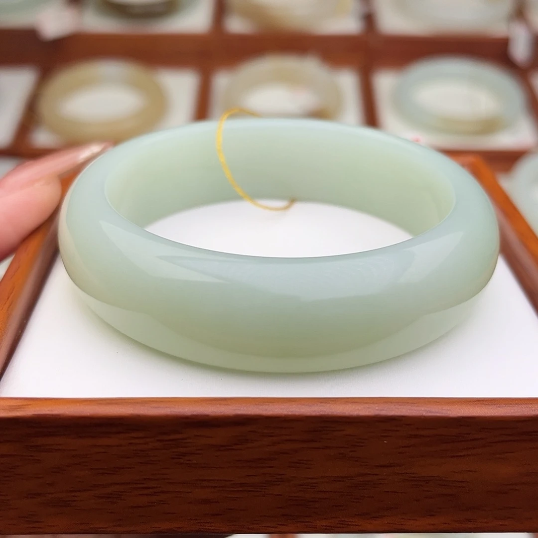 和田玉未镶嵌手镯60