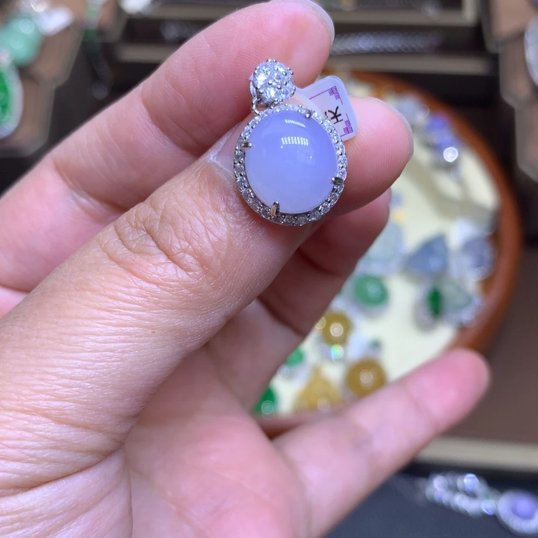 翡翠颈饰18K金镶嵌翡翠吊坠