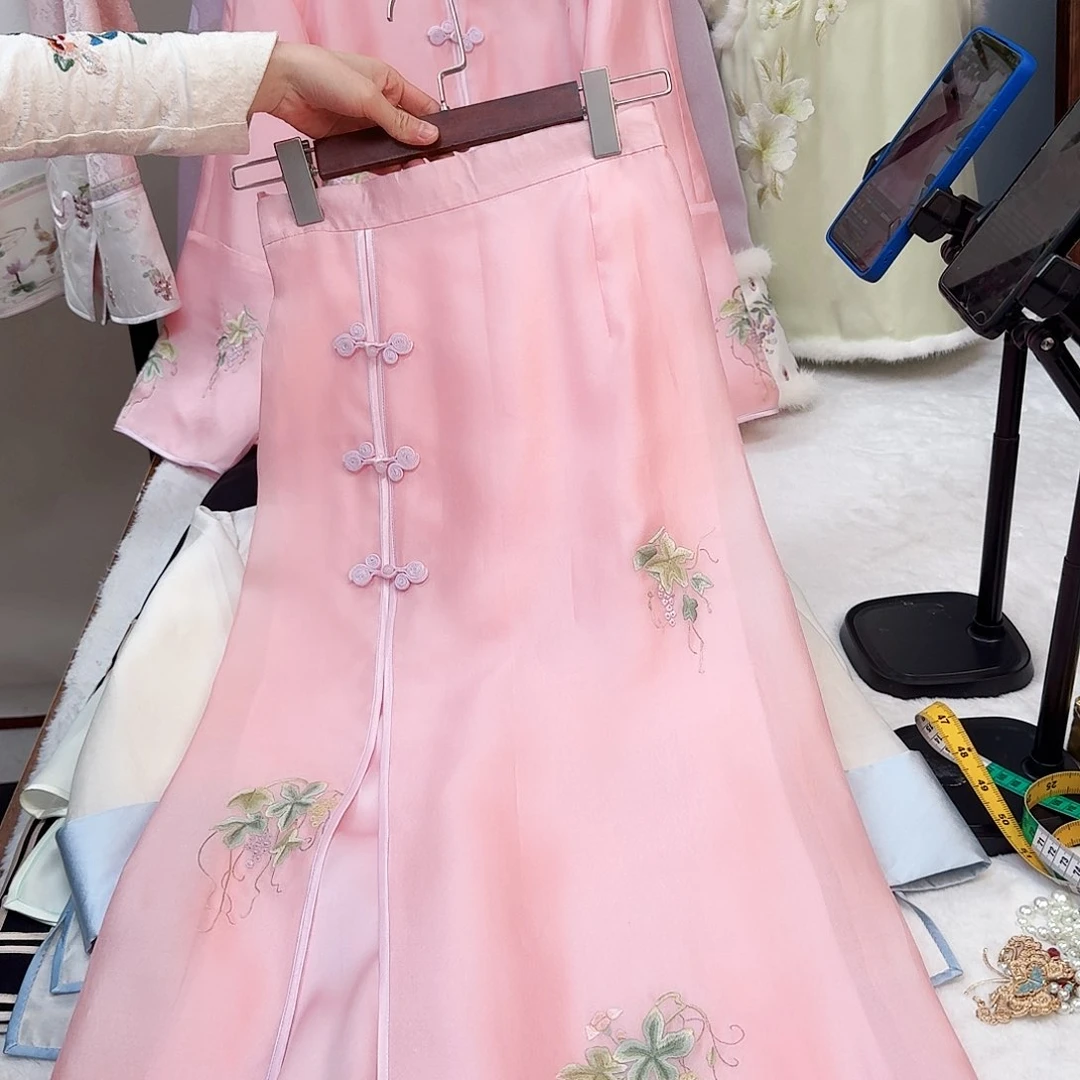 刺绣真丝半身裙 秋款