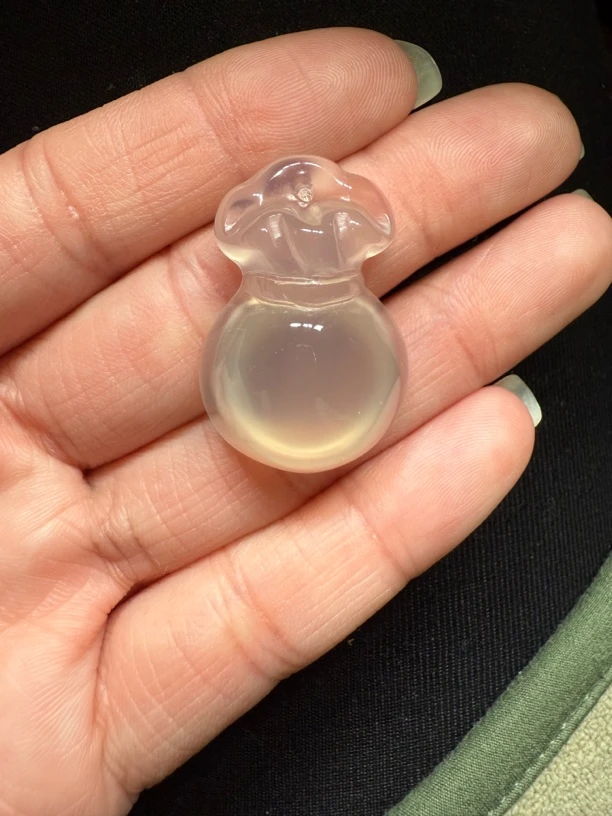 玛瑙玉髓材质钱袋吊坠