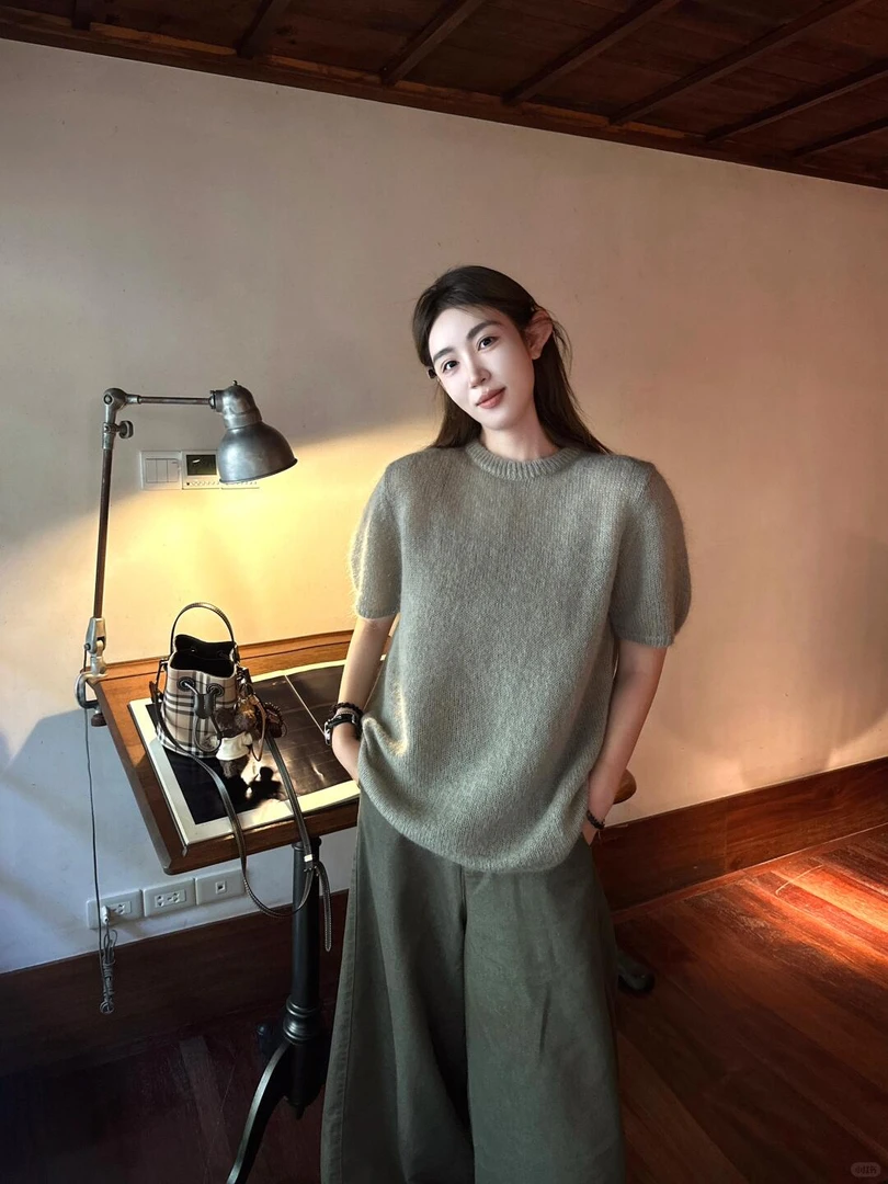 休闲减龄灰色针织短袖T恤女百搭裤子一整套时尚穿搭2025秋季新款