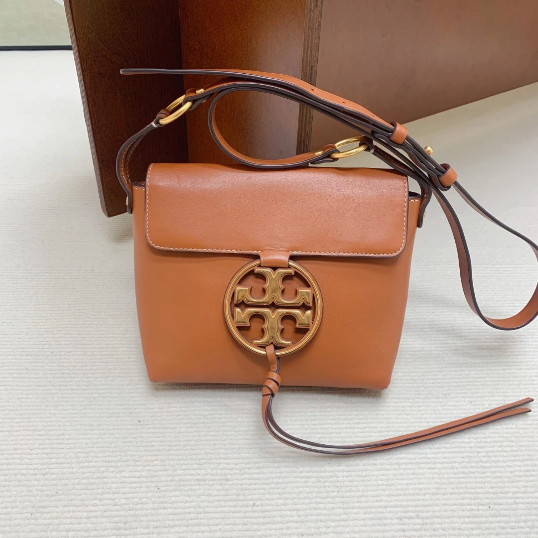 95新 TORY BURCH/汤丽柏琦 【闲置品】TB 邮差包焦糖色0334