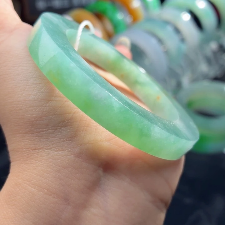 定制翡翠未镶嵌翡翠手镯