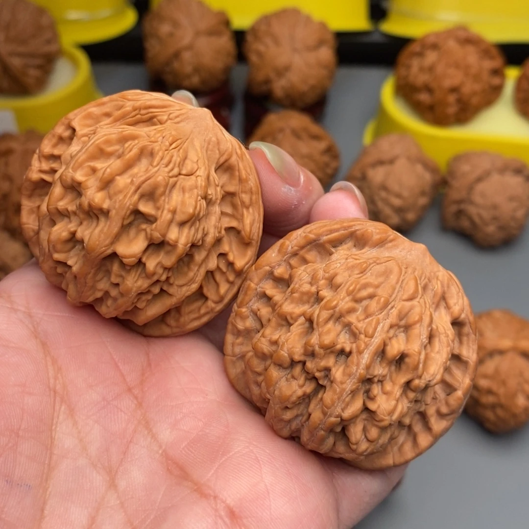 木质类文玩核桃虎头