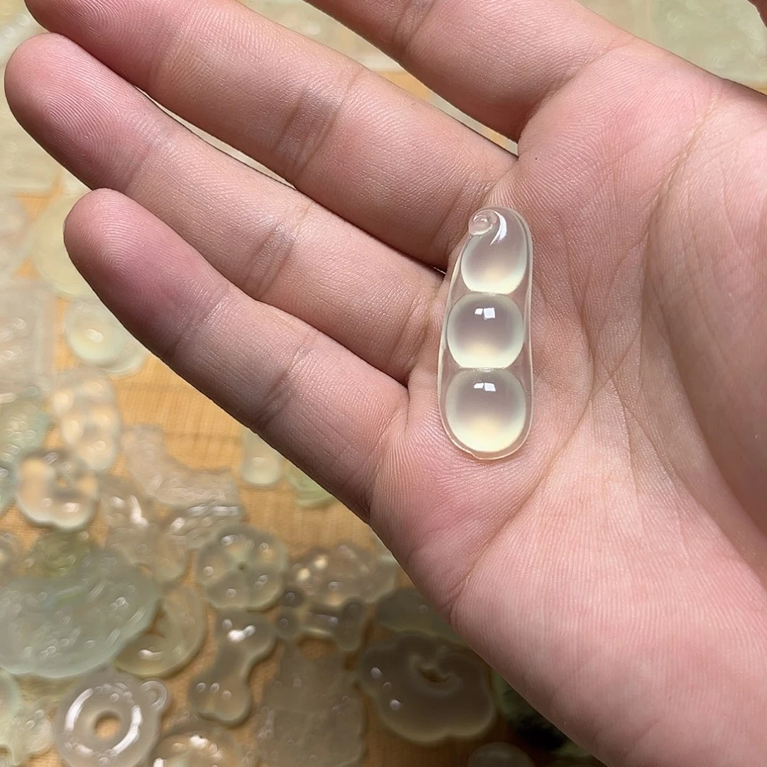 胤***未镶嵌岫玉颈饰吊坠