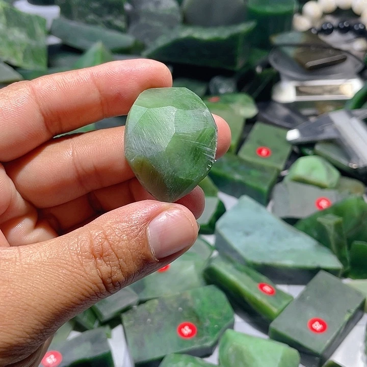 和田玉（碧玉）未镶嵌颈饰