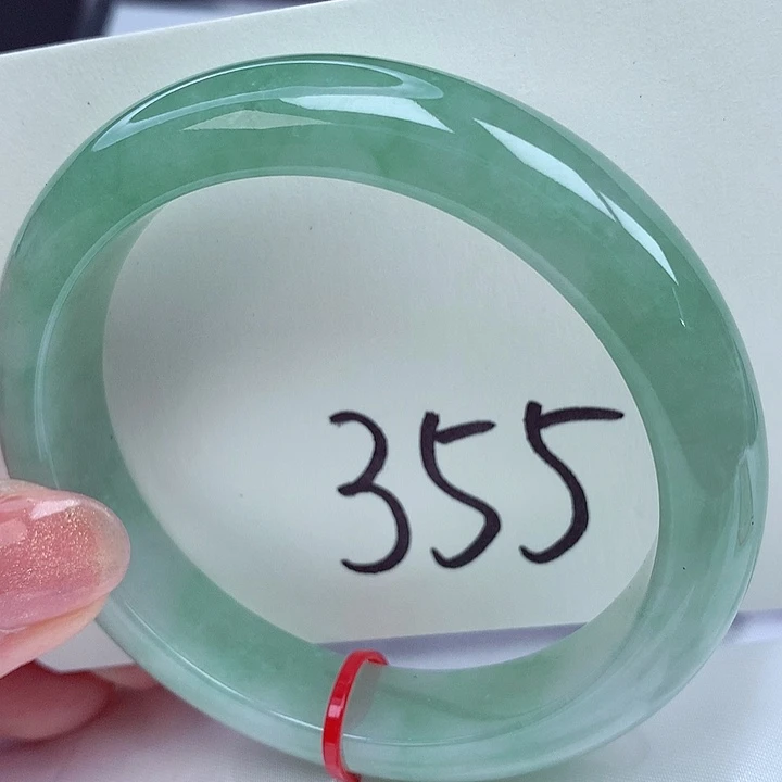 翡翠手镯未镶嵌翡翠