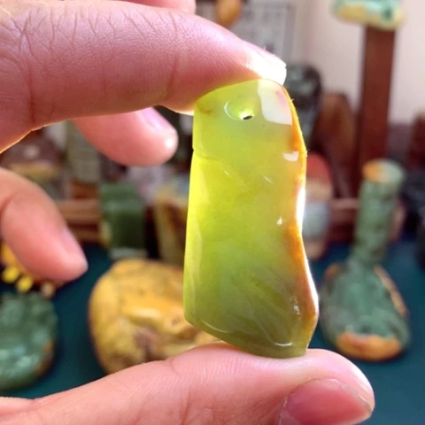 岫岩河磨玉（透闪石质玉）颈饰未镶嵌