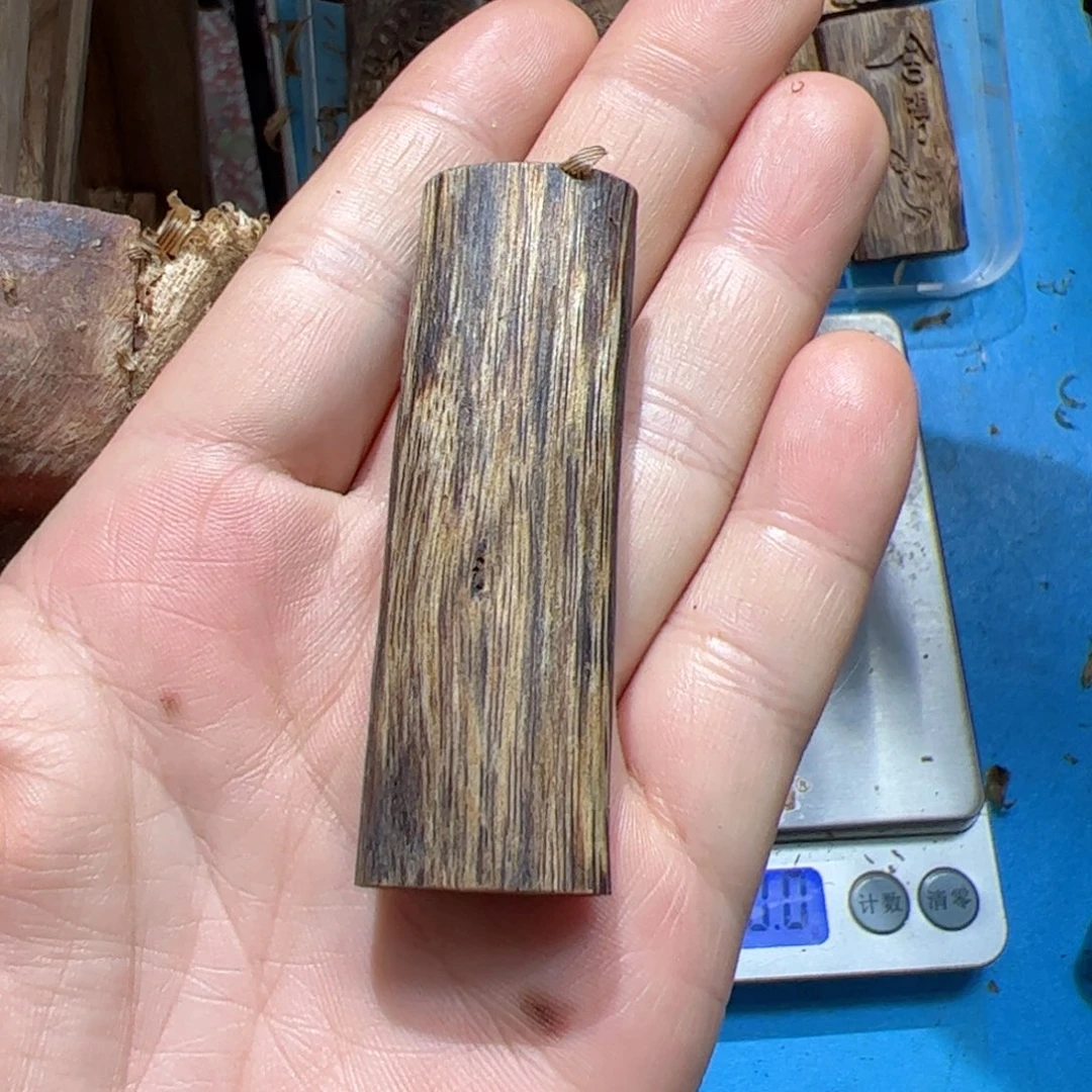 沉香吊坠白棋素牌9.8克