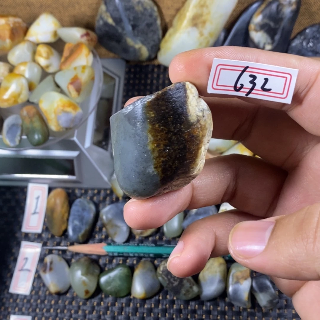 和田玉（糖玉）未镶嵌挂件