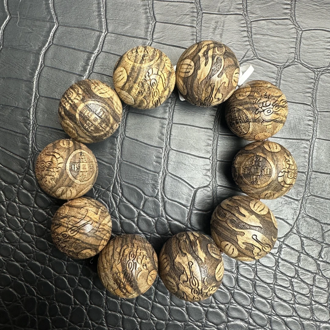 1083沉木雕刻手串