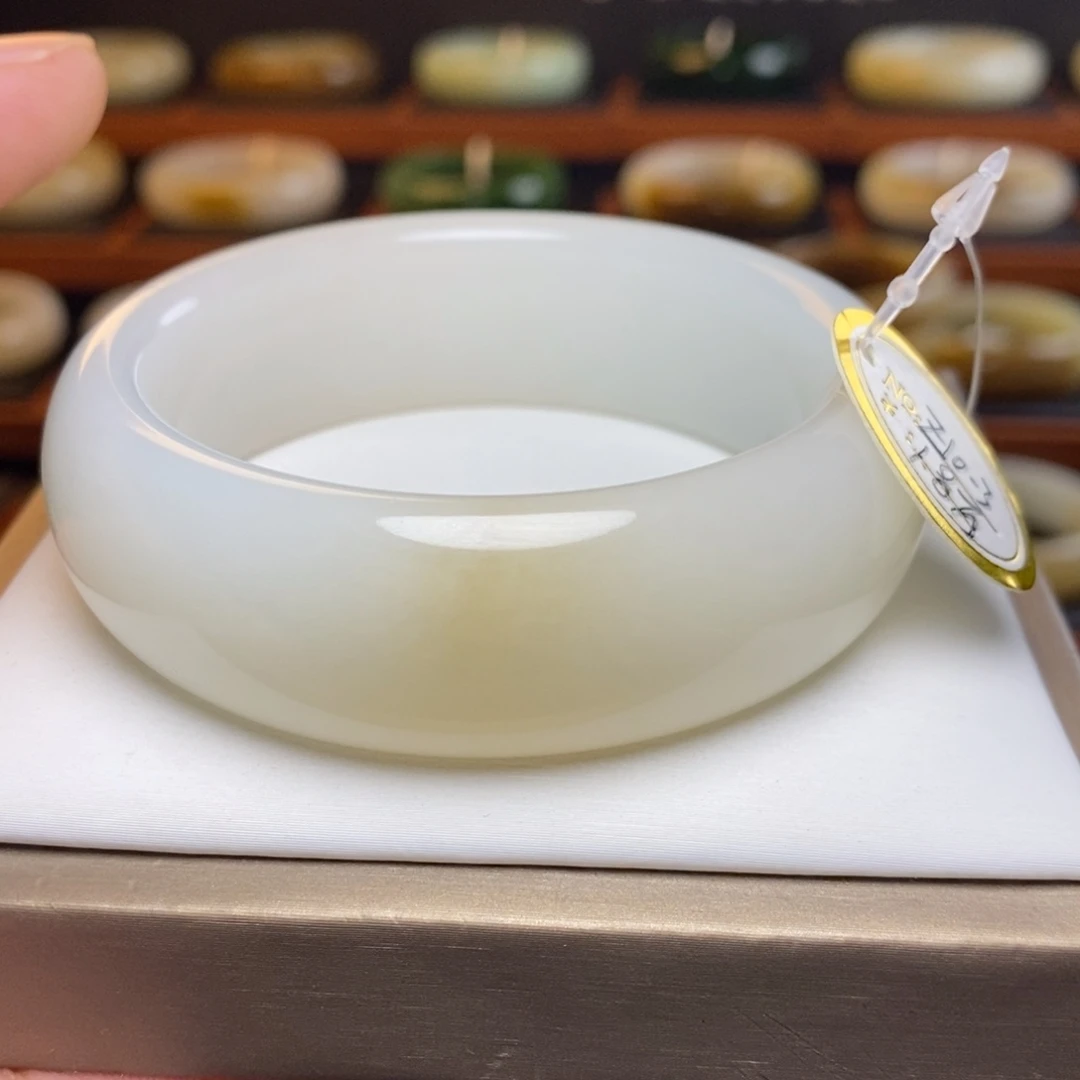 和田玉（糖玉）未镶嵌手镯