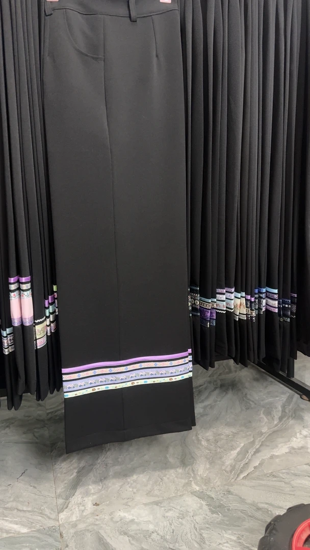 少数民族布依族服饰直筒裤西装面料舒适设计