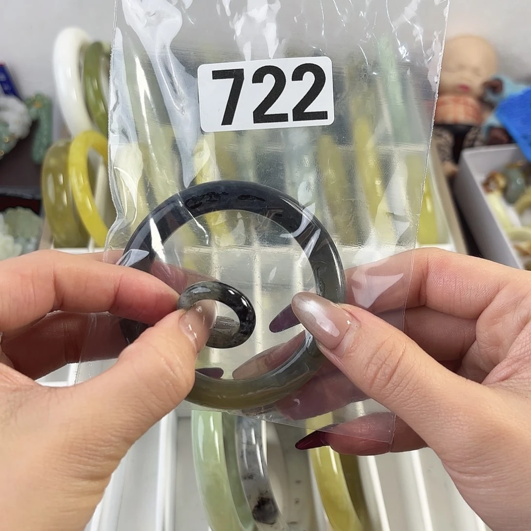 蛇纹石玉手镯未镶嵌豆*?