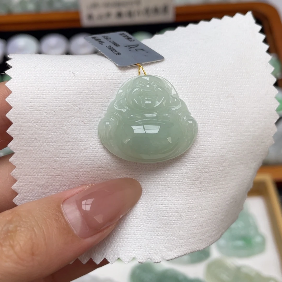 翡翠未镶嵌颈饰佛公