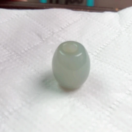 翡翠颈饰未镶嵌亮吊坠