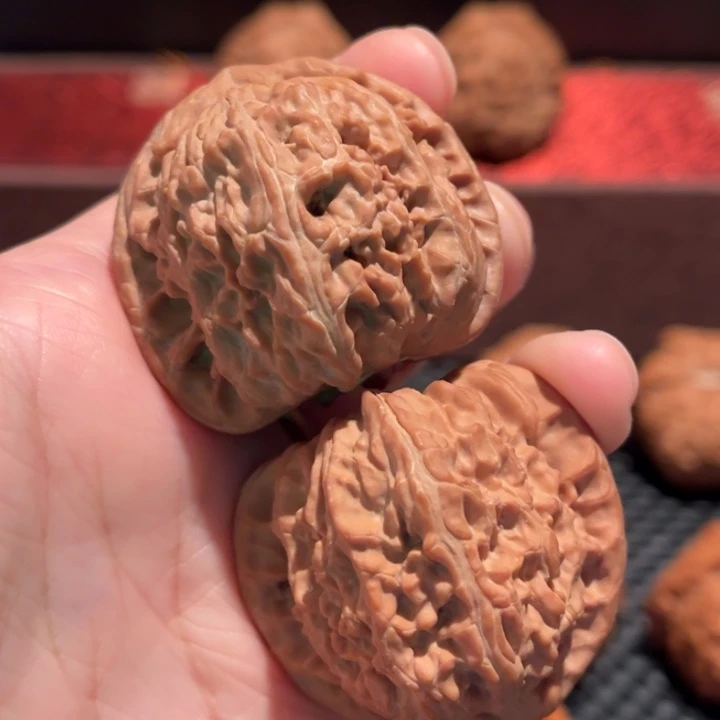 朱***贵文玩核桃吊坠三角白