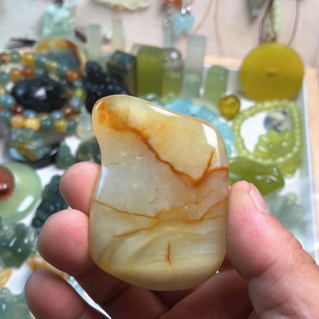 蛇纹石玉未镶嵌颈饰