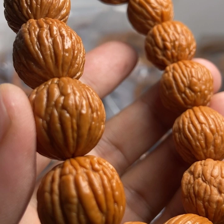 猴头核桃吊坠不晓得怎么形容