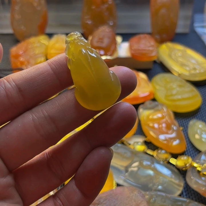 石英质玉未镶嵌颈饰大****的