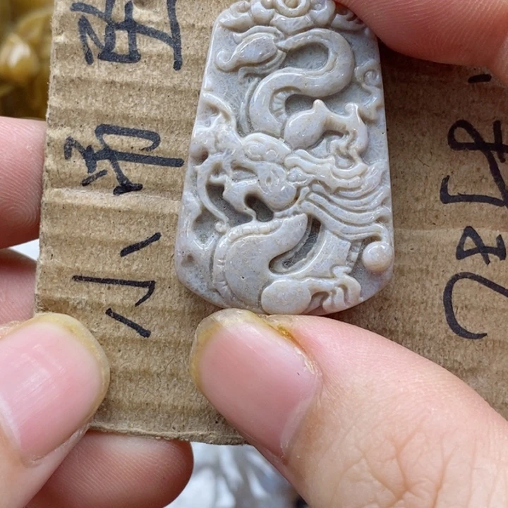 颈饰未镶嵌硅化珊瑚（珊瑚玉）森**烛