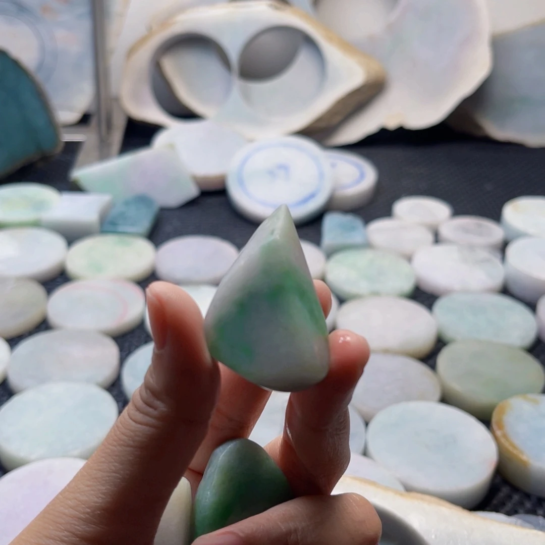 筱***箴翡翠未镶嵌挂件缅甸翡翠