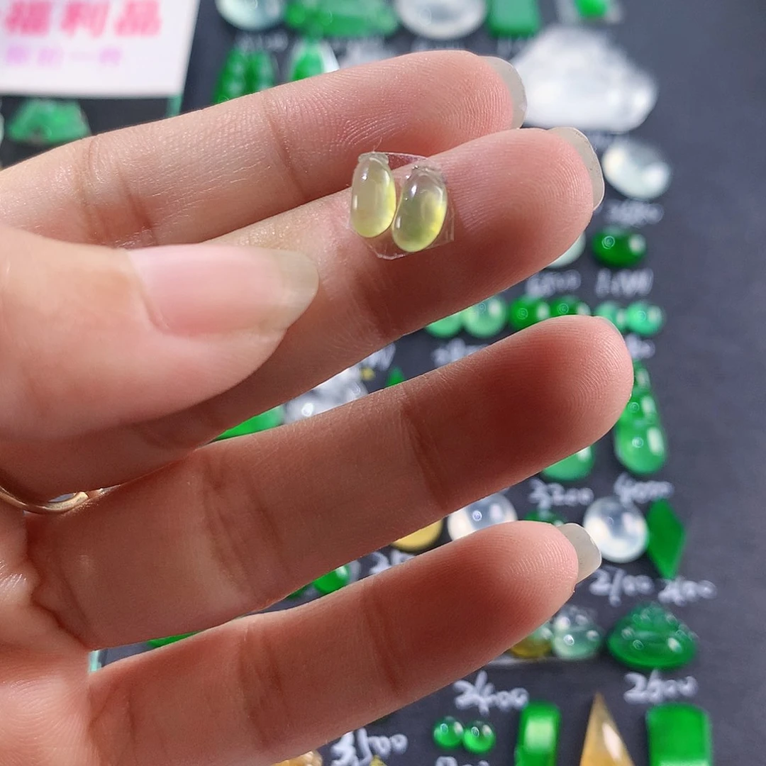 【闪购商品】翡翠颈饰未镶嵌小福瓜一对