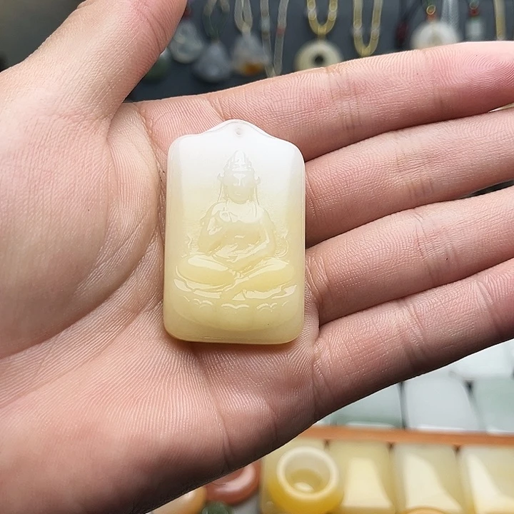 石英质玉未镶嵌颈饰