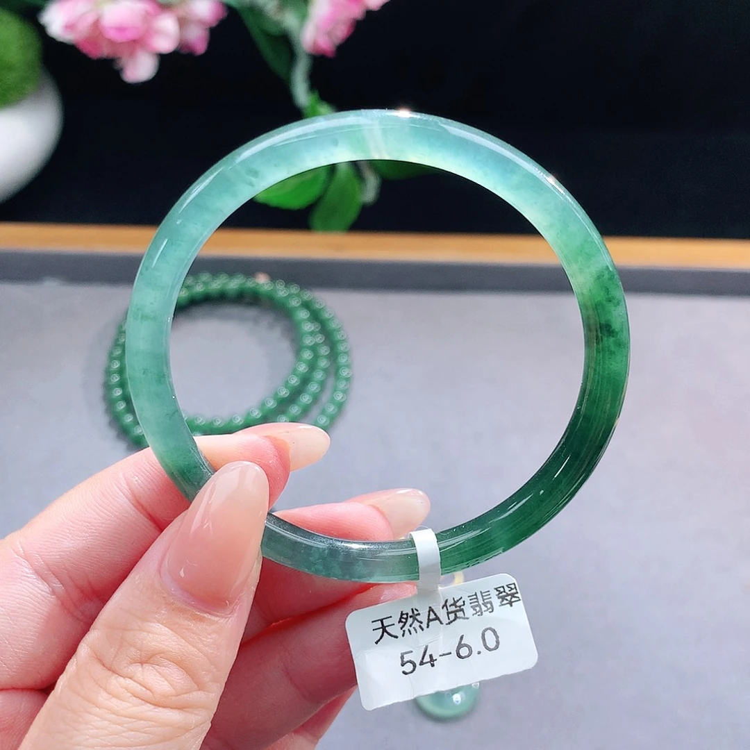 未镶嵌手镯（圆镯）翡翠