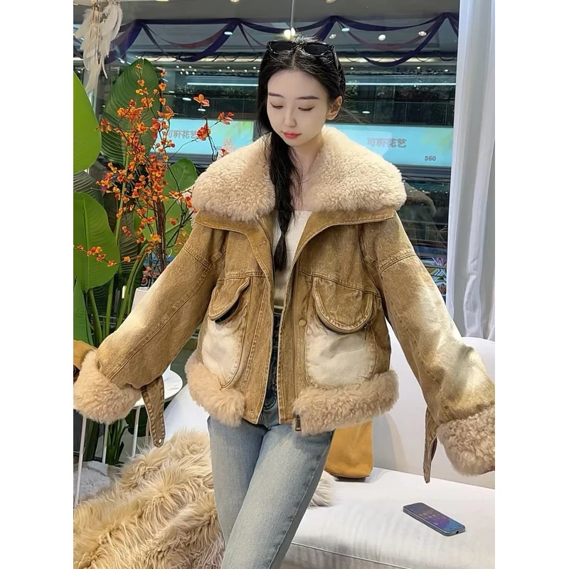 广州唐乐乐~新款冬款时尚毛毛领牛仔单排扣短款外套女宽松百搭BF0