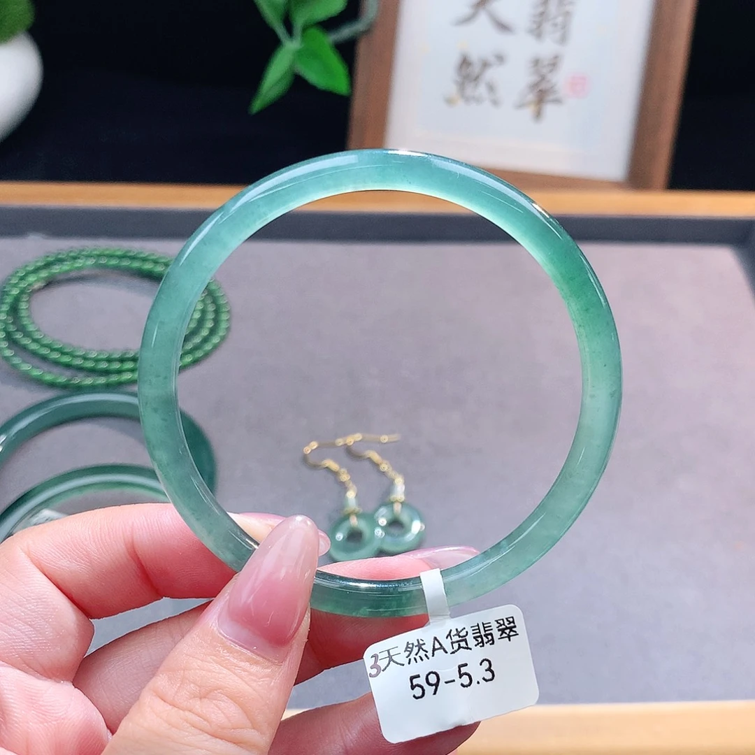 未镶嵌手镯（圆镯）翡翠