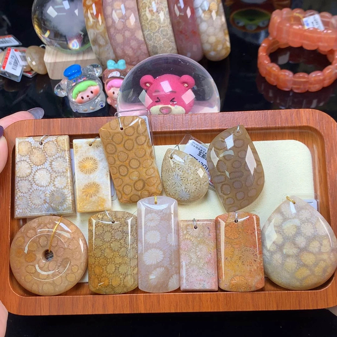 【闪购商品】颈饰未镶嵌硅化珊瑚（珊瑚玉）精品吊坠80一个（28号）