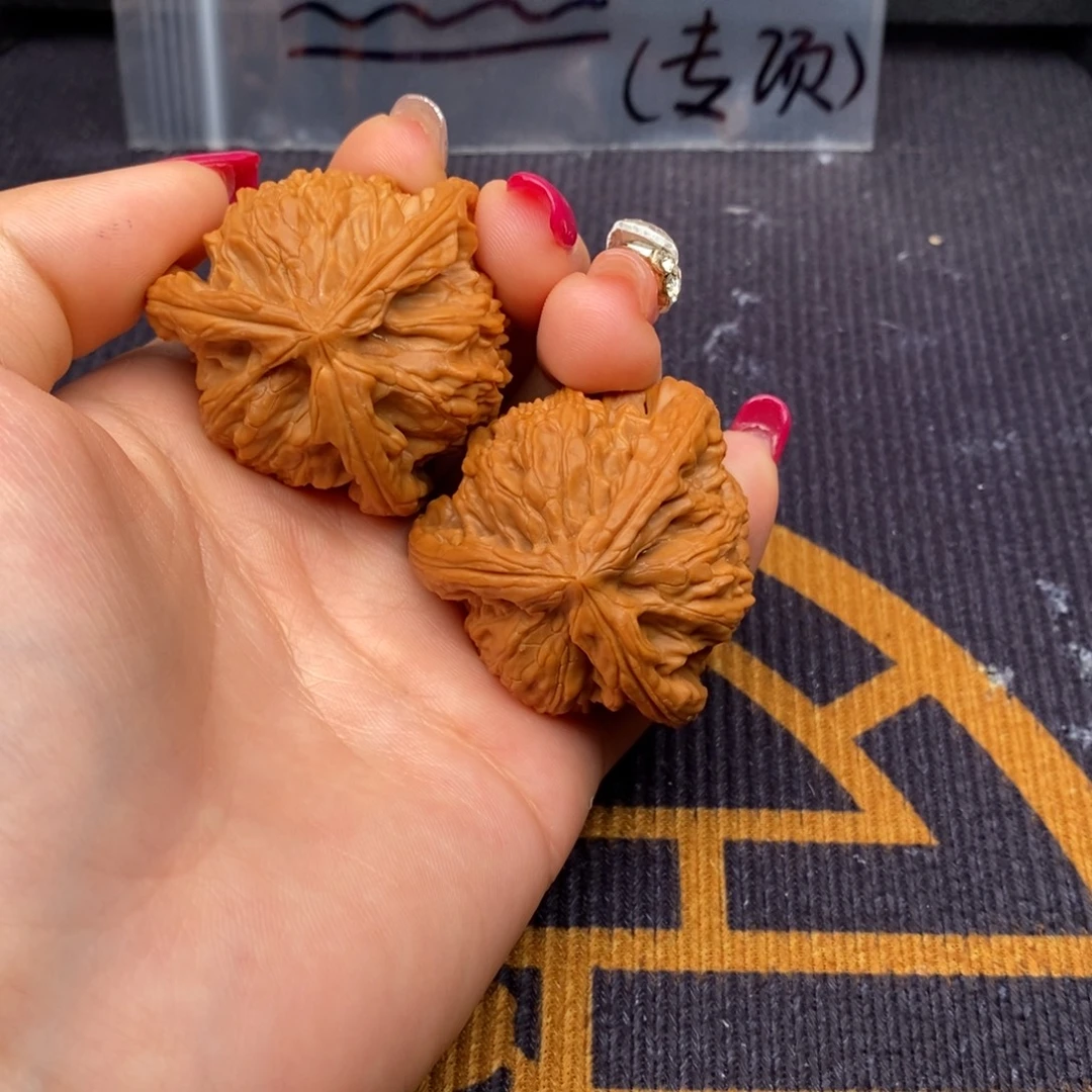 五***导文玩核桃把件白狮子