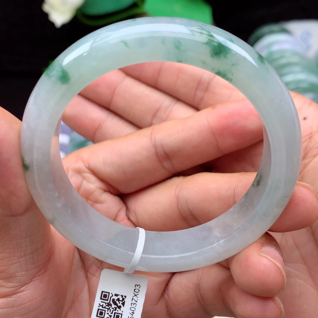 翡翠手镯未镶嵌缅甸翡翠