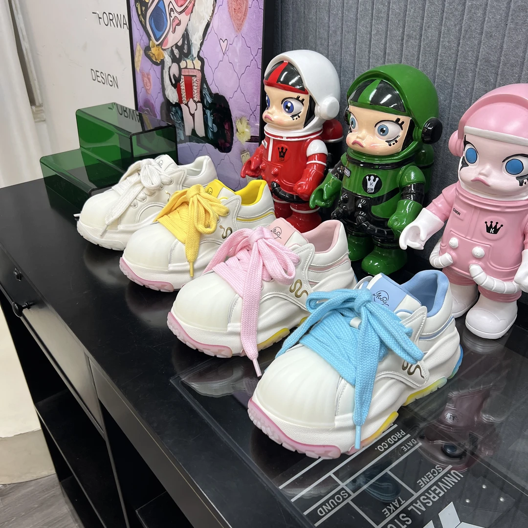 【曼曼】原创潮牌“QUEEN”2025高端定制百搭休闲糖果贝壳老爹休闲鞋