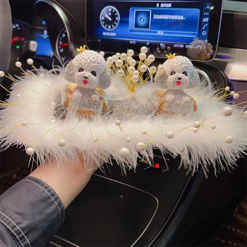 屈臣摇头狗狗车载摆件汽车香薰香水瓶车内中控台装饰品镶钻纸箱狗