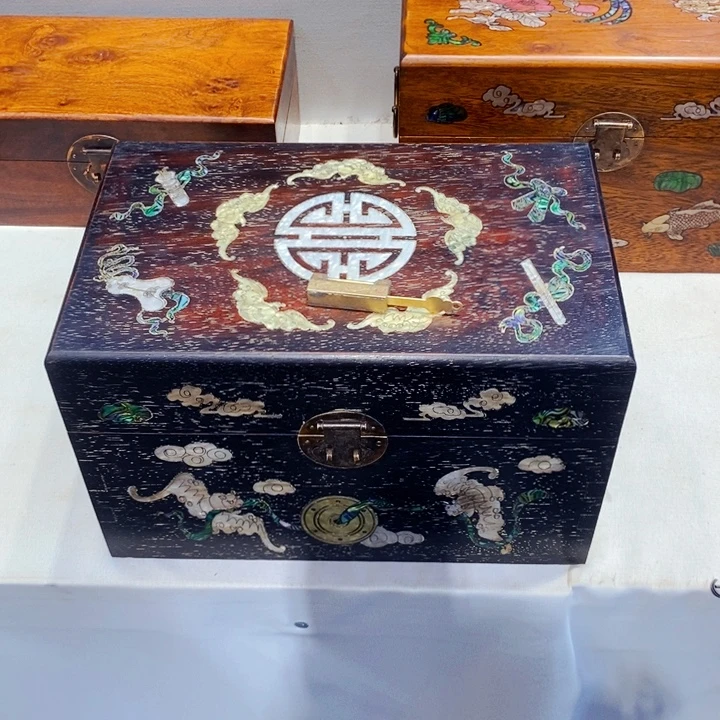 老***威木木木木木木箱子带锁