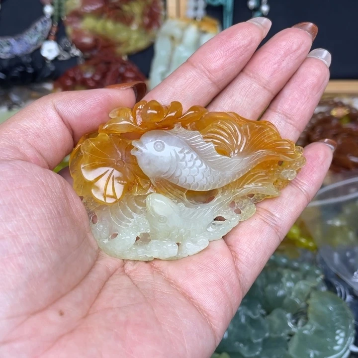 泓***ì蛇纹石玉未镶嵌颈饰