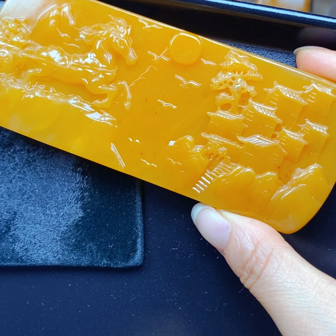 未镶嵌石英质玉（黄龙玉）颈饰