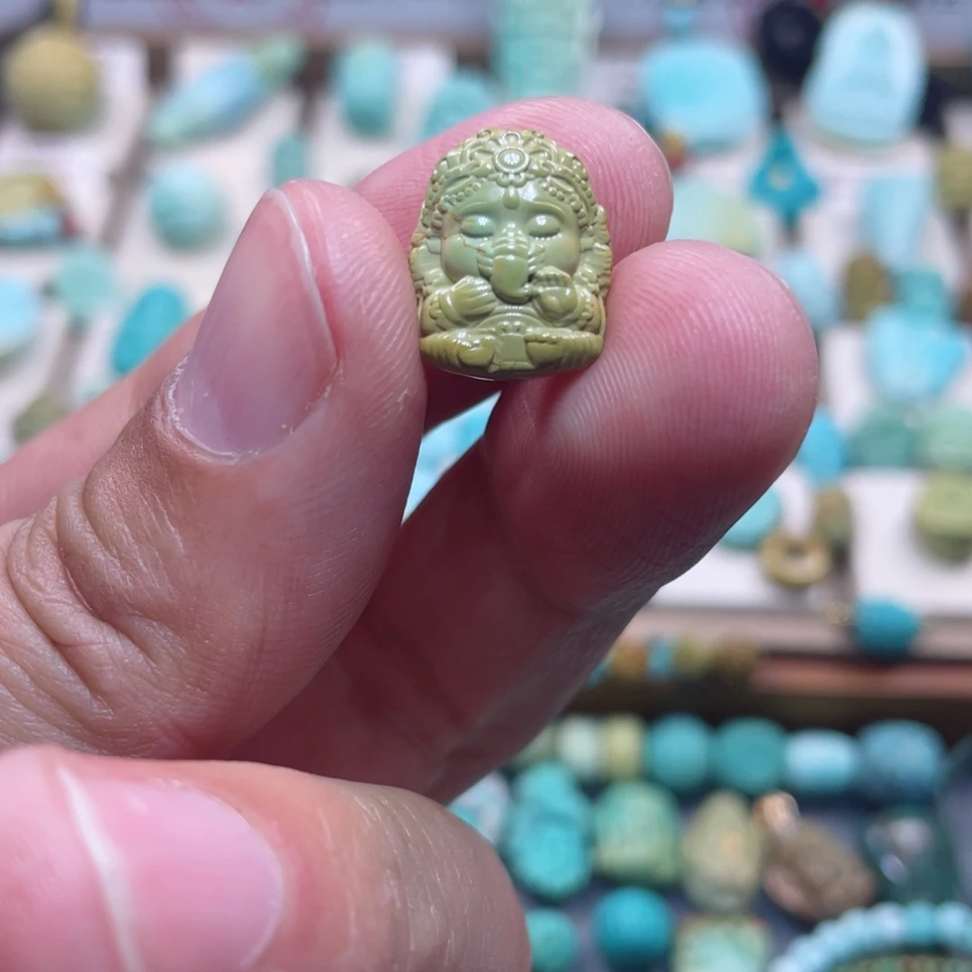 绿松石配饰未镶嵌