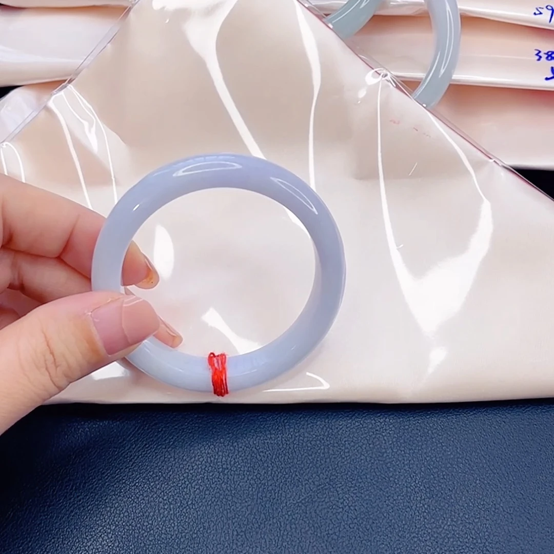 翡翠未镶嵌手镯牛奶紫