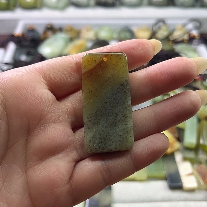 蛇纹石玉未镶嵌珠宝奇石