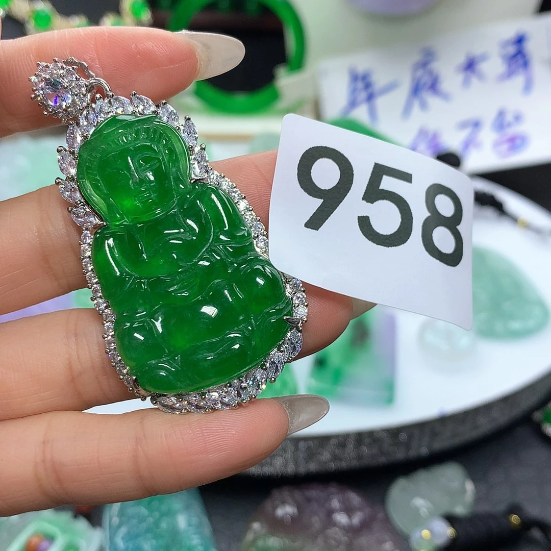 翡翠吊坠(赠链)未镶嵌