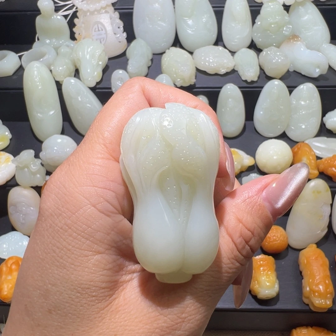 颈饰未镶嵌和田玉信**饰