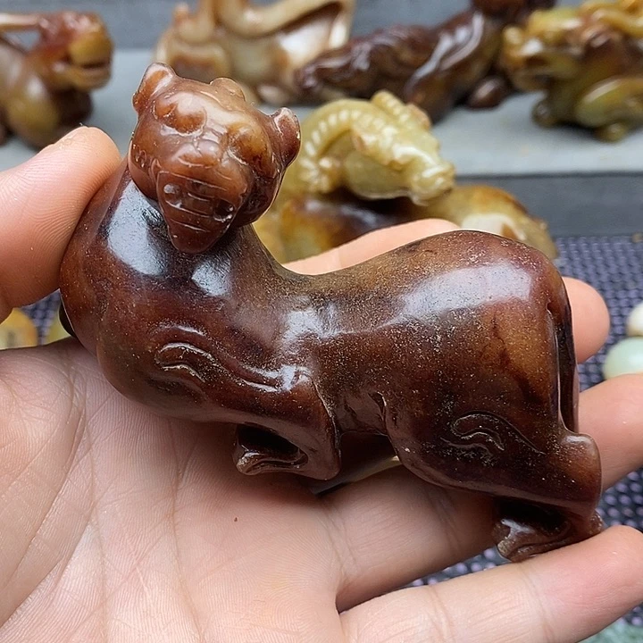 未镶嵌蛇纹石玉颈饰