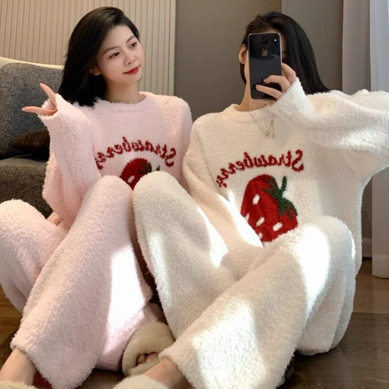 秋冬季新款草莓珊瑚绒睡衣女韩版圆领保暖慵懒风宽松加绒家居服装