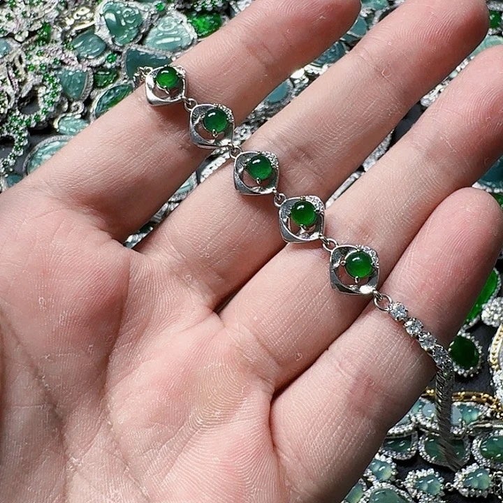 翡翠颈饰未镶嵌天然A货翡翠放漏