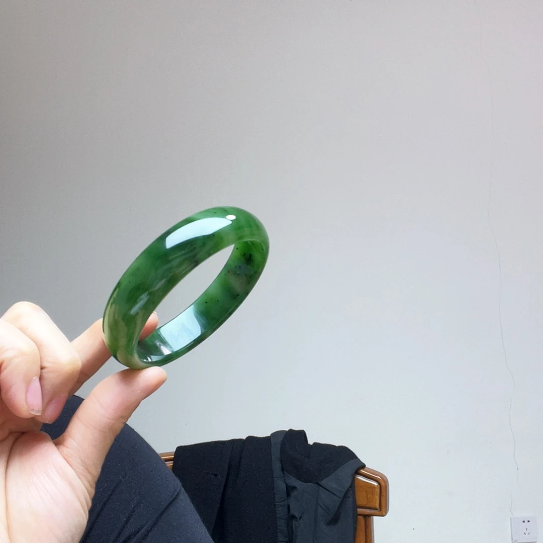 和田玉手镯未镶嵌唐**妈