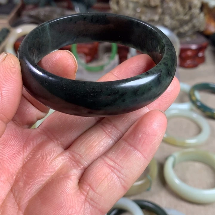 和田玉（糖玉）未镶嵌手镯